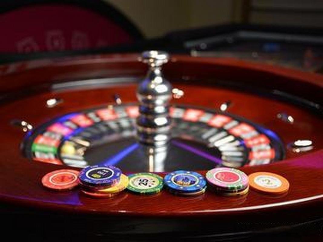 Live dealer hosting Dragon Fishing table with creatures and weapons displayed